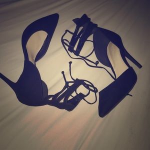 Black closed toe pointed heels